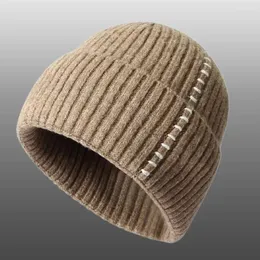 Bollmössor 2023 mode stickad hatt för män retro varm fast färg high street casual hombre chapeau femme hip hop