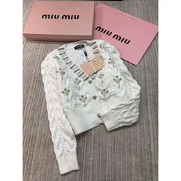 Mm23 outono/inverno nova moda indústria pesada água diamante carta temperamento doce e fino decote em v camisola de malha