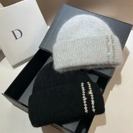 Beanie/Kafatası Kapakları Lüks Rhinestones Moda Kadınlar Kış Şapkaları Gerçek Tavşan Kürk Yün Kafataları Beanies Örme Şapka Lady Sıcak Yürüyüş Bonnet Kapağı 231108