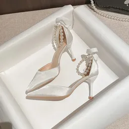 Zapatos de vestir Tacones de boda Mujeres Diseño de marca de lujo Perlas de cuentas Tacones altos Damas Sexy Elegante Punta puntiaguda Blanco Bombas negras 231108