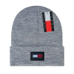 Ny mode beanie mens kvinnliga designer hattar toppkvalitet klassisk stickad skalle cap broderi märke utomhus sport ull hatt kvinnor avslappnade mössor h-12