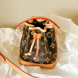 أزياء 2024 جديدة M81266 M46291 Nano Noe Bucket Bag Womens Mini Luxury Tote Handbag Bag Bag Mens Crossbody Crossbod