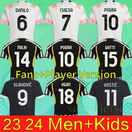 Football Jersey 23 24 Pogba Jerseys Vlahovic Chiesa Milik di Maria 팬 플레이어 버전 2023 2024 셔츠 키트 Bonucci Danilo 축구 유니폼 Maglie da Calcio 남자 아이들