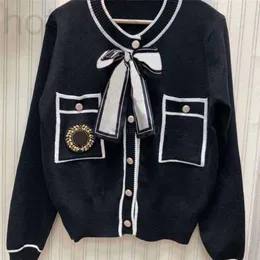 Kadın Sweaters Tasarımcı Kadın Örgü Sweater Bow Tie Yün Sonbahar Kızlar Yünlü Pearll Ong-Sleeved Örgü Gömlek Süper Elastik Moda Kıyafetleri Uobl