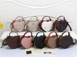 Mini designerskie torby na torby wysokiej jakości skórzana torebka designerskie torebki torebki w kształcie serca w kształcie torebki o modzie