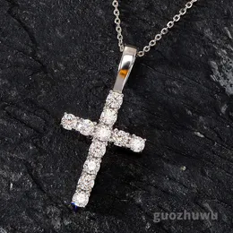 S925 Sterling Silver Prong Moissanite Cross Pendant Necklace Versatile Neckchain Fine Quality Bling Diamond Gemstone Rapper Halsband