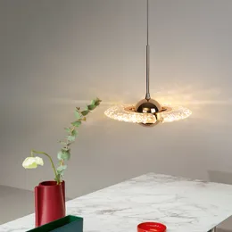 Il comodino del disco volante girevole di lusso leggero nordico ha condotto il piccolo lampadario semplice negozio di abbigliamento finestra camera da letto sfondo parete illuminazione decorativa