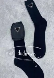 Partygeschenk Damen Baumwollsocken mit flexibler Tasche Schwarz Weiß Buchstabe Dreieck Buchstaben Socke Fashion Hosier Kollektion Artikel 3974870
