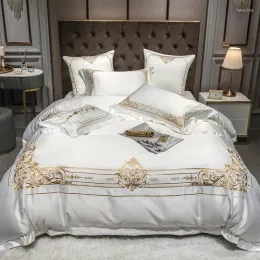 Set di biancheria da letto Ricamo di lusso in stile europeo Set di raso di cotone da sposa nobile Copripiumino Lenzuolo Federa Queen King