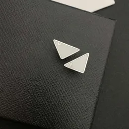 2023top Quality Triangle Letter Stud Earring 스탬프 패션 보석류 액세서리 선물 파티 4 색상 디자이너 보석 귀걸이