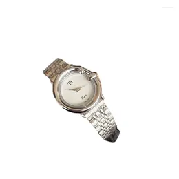 Wristwatches Niche High-End Small Ins Retro Steel Watch Women's Simple Quartz Watrproof