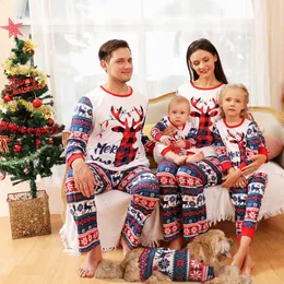 Trajes a juego para la familia Mirada Pijamas navideños con estampado de alces Adultos Niños Bebé Mameluco para perros Pijamas lindos y suaves Ropa para mamá y yo 231109