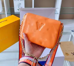 Bolsas de transferência de aba de couro de verão para mulheres Luxo Bolsas de ombro de cores sólidas bolsas de corrente com caixa