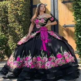 Mexikanska svarta quinceanera klänningar charro med Coloful Emrboidery Velvet Ball Gown Sweet 16 Dress Luxury Elegant Vestidos de Novia 2024 Tiered Vestido de 15 Anos Sash