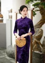 Ubranie etniczne 2023 Czerwone fioletowe purpurowe w rozmiarze Plusowe aksamitne Cheongsam Women Mid Long Vintage Dress Suniwa Slim Tradycyjna Qipao M do 5xl