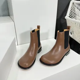 العلامة التجارية Campo Calfskin Leather Chelsea Boots سحب حلقة قصيرة من جلد الغزال من جلد الغزال الجوارب منخفضة الكعب