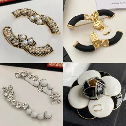Women Designer Brooch Brand Leer Pins Brooche Gold Plaed Sier Crysal Pearl Brooches Sui Pin Wedding Pary Jewerlry Accessories