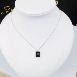 Collana in acciaio inossidabile stile semplice Collana di gioielli di marca regalo Collana con ciondolo amore moda Nuova collana invernale in argento 925 con logo corretto