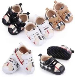 Recém-nascidos meninos meninas primeiros caminhantes sola macia xadrez sapatos de bebê crianças antiderrapante sapatos casuais designer tênis 018months2414497