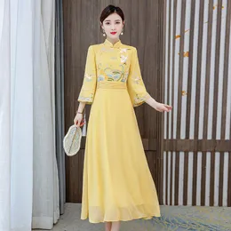 Sukienki swobodne chiński styl ulepszona sukienka Cheongsam 2023 Letnia matka retro haft elegancki stojak na mody Lady Qipao H181