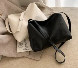 Evening Bags Belbello Women's bag winter Korean version shoulder bag super cool Hong Kong style fashion cross-body bag large capacity 231108