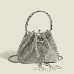 Borse da sera Borsa a secchiello con diamanti pieni Borsa da donna con struttura di alta qualità a catena portatile a tracolla singola per banchetti 231108