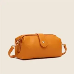 2023 Solid Color Fashion Shoulder Handväskor Kvinnliga resor Cross Bods Bods Metal Frame Pu Leather Evening Bag For Women