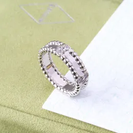Кольца Дизайнерское кольцо Форма лепестка Роскошные женские украшения Простые классические три цвета бриллиантов Гравировка на спине Модные подарки красиво