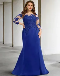 2024 Sirena blu royal Abito per la madre della sposa Plus Size Elegante gioiello Lunghezza pavimento Applicazioni in pizzo Abiti formali per invitati a un matrimonio in raso