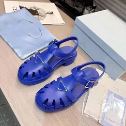 Designer sandali Sandalo in gomma morbida Sandalo Signora caviglia Scarpe con fibbia Donne Sandali Sandali Stampa Slifori di tallone pianto 2023 2023