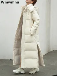 Kvinnor Down Parkas Winter Hooded Long Parkas Women Down Cotton Snow Wear Overcoat Tjockna varma sidodelade jackor Löst bomull vadderad Chaqueta 231109