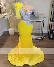 Mermaid Glitter Yellow Crystals Prom Dresses Sexy 2023 Beaded Rhinestones Feathers 생일 파티 가운 Robe de Bal