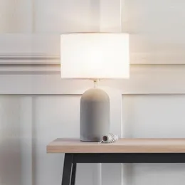 Lampy stołowe Nordic Nowoczesne modne salon lampa tkanina prosta w stylu retro w stylu przemysłowym dekoracyjne kreatywne biurko cementowe