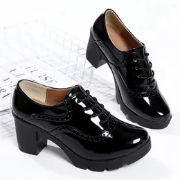 Sapatos de vestido queda bloco saltos mulher plataformas curtas mulheres salto mulheres com tênis esportes devido a corredores retro 2023g xxw3