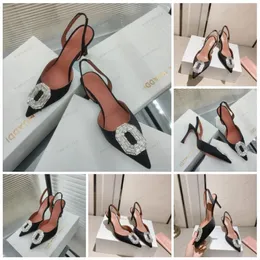 Luxury Designer Woman Sandals Włochy Amina Muaddi Czarna satyna Begum Obcina Begum Crystal Brooch Pumps Pumps Women Wine Cup Obcasy Buty Buty 35--42 Aaannn