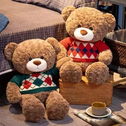 Pluszowe lalki 45 55 cm Śliczne sweter niedźwiedź niedźwiedzia Hugging Doll Doll Birthday Gift Sleeping 231109