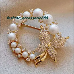 Hot Fashion Gift Butterfly Rhinestone Crystal Simulated Pearl Brooches Flower Brooch for Women