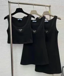 Vestidos de designer de verão femininos letras impressam saias com triângulo invertido coletes casuais moda tops de culturas sem mangas altamente qualidade 3 cores
