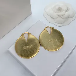 Orecchini con lettera V a forma di torta circolare di design di marca di lusso