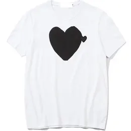 CDGS Oyun Erkek Tişört Japon Haikyuu Designer T Shirt Kırmızı Kalp Grafik Tişörtleri Commes des Womens Tshirts Yaz Nefes Alabilir Kısa Kollu Sweatshirt
