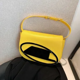Dショルドバッグラグジュアリーハンドバッグ女性シルバートップハンドル財布セミラウンドデザインブランドレザーアームピットフリップショルダーバッグファッションハンドバッグ