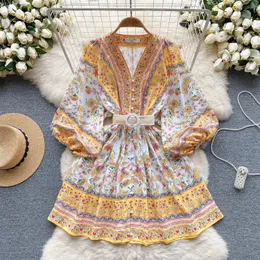 Grundläggande avslappnade klänningar 2024 Spring Summer Runway Bohemain Floral Print Mini Dress Women's V-Neck Elegant Lantern Sleeve Party Short Vestidos