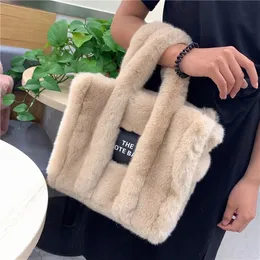 Torby wieczorowe zimowe wełniane faux futra Teddy Curl Plush The Tote Bag Retro Large Pacader Torebka Prosta designerka na ramię Black 231110