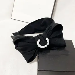 Projektowanie liter wydrukowane opaska na kobiety dziewczęta Mała słodki wiatr szeroka krawędź Bowknot Diamond Hair Hoop Outdoor Head Akcesoria