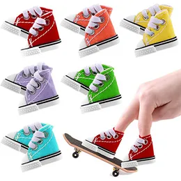 Children Finger Toys 3.5cm Mini Canvas Shoes Toy Cotton Doll Shoes Adult High Top Cloth Shoes Gag Toys LT342