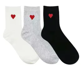 Erkek çoraplar klasik bir mektup işlemeli kısa tüp Paris tarzı pamuk sonbahar ve kış çorapları erkekler ve kadınlar için