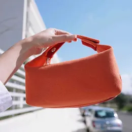 Mode kvinnors väska designer hand 2023 ny produkt liten duk kosmetisk stor kapacitet lunchlåda handtvättkvinna