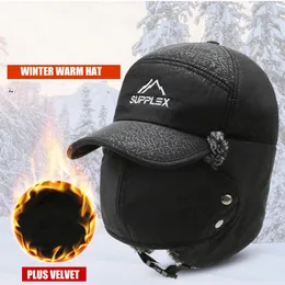 BeanieSkull Caps Moda Inverno Térmico Bomber Chapéu Homens Rosto Proteção de Ouvido À Prova de Vento Quente Ao Ar Livre Ski Cap Plus Velvet Engrossar Pai Chapéus A195 231110