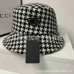 Cloches designer New Thousand Bird Checker Fisherman Hat Fashion Inverted Triangle Warm Pot Casual Autumn and Winter Label 7QL8