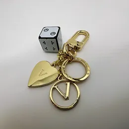 مصمم فاخر مفتاح الأزياء العلامة التجارية Boutique Keyrings Buckle Letter Design مصنوعة يدويًا من سلاسل المفاتيح المطلية بالذهب رجالًا.